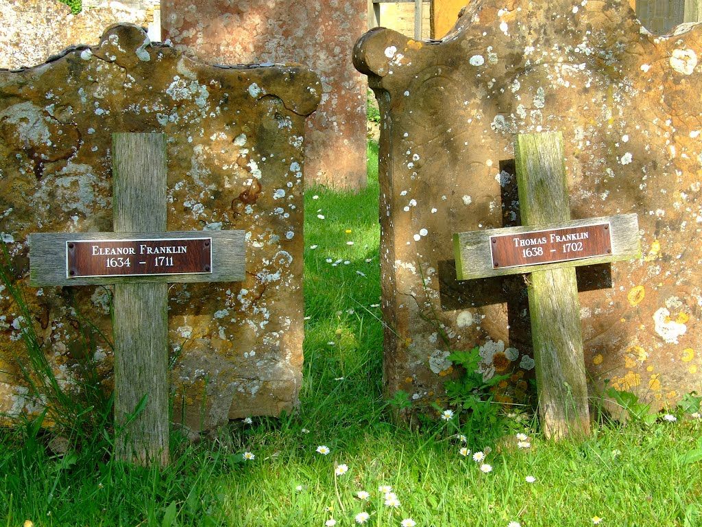 Eleanor Franklin and Thomas Franklin grave crosses