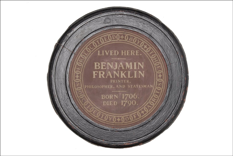 Plaque reading 'Benjamin Franklin lived here - printer, philosopher, and statesman. Born 1706. Died 1790.'